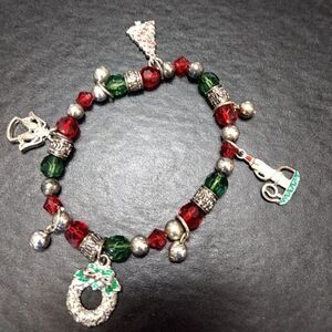 Silver tone holiday charm bracelet 7.5"
